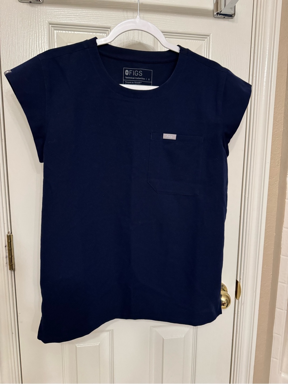 FIGS Women’s Navy Scrub Top